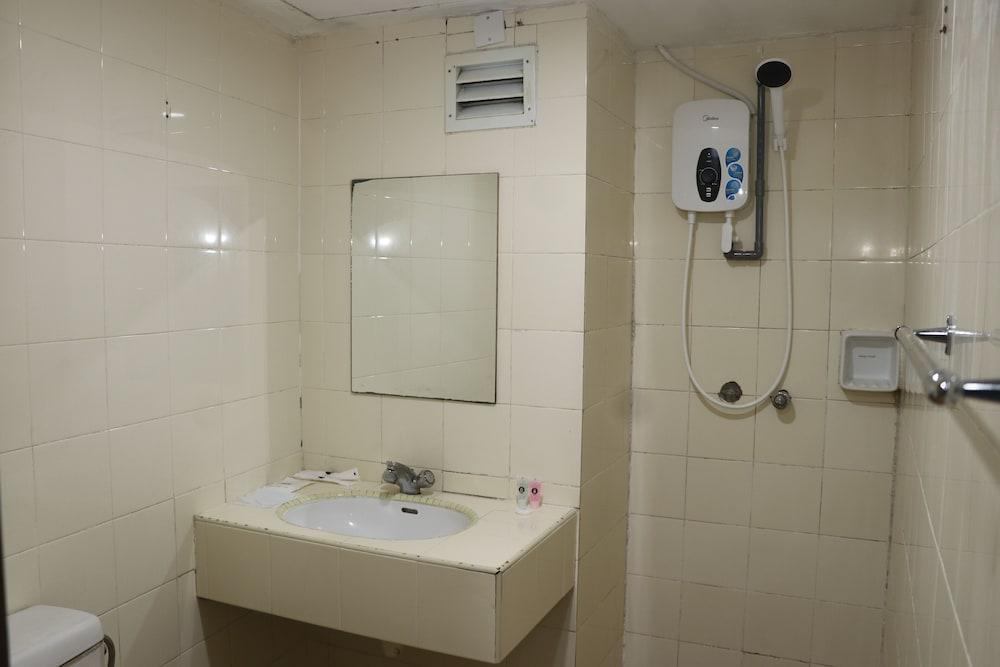 Hotel Seri Putra - Tap to explore photos