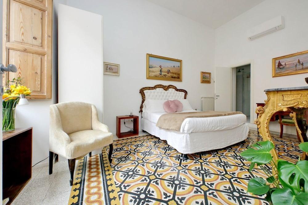 Treasurerome Opera Trevi Grand Suite 3BR - Tap to explore photos