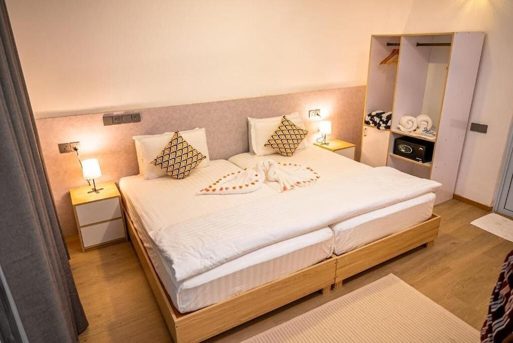 Holiday Crib Room Type - Deluxe Quadruple Room