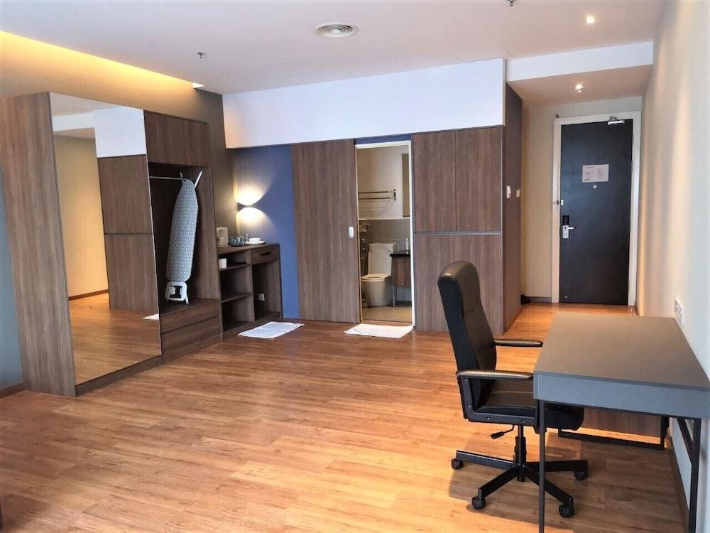 Imperial Suites Room Type - Business Studio