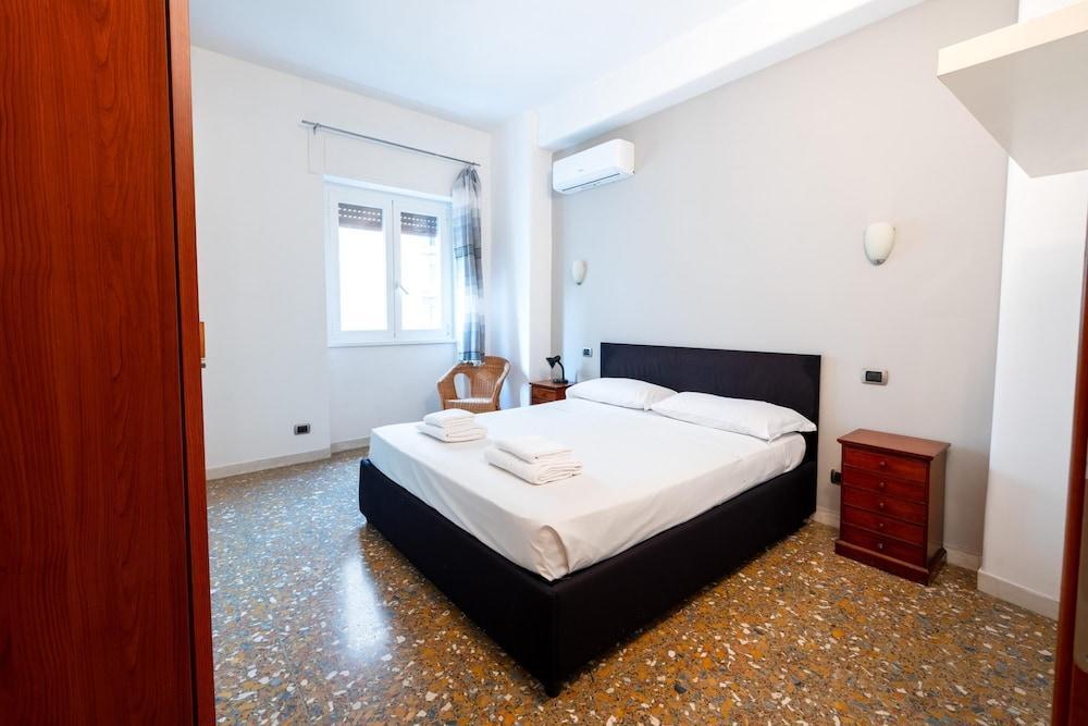 Casa Di Cristina in Rome - Tap to explore photos