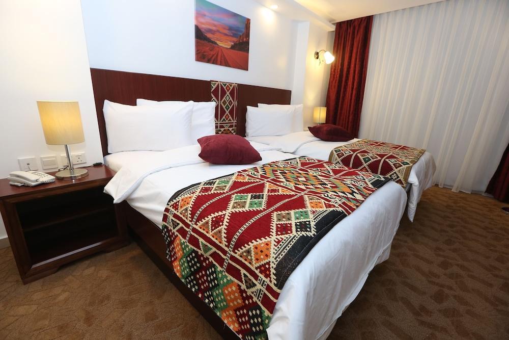 Hotel Name Samawer by Wynndham Amman Hotel - Tap to explore photos