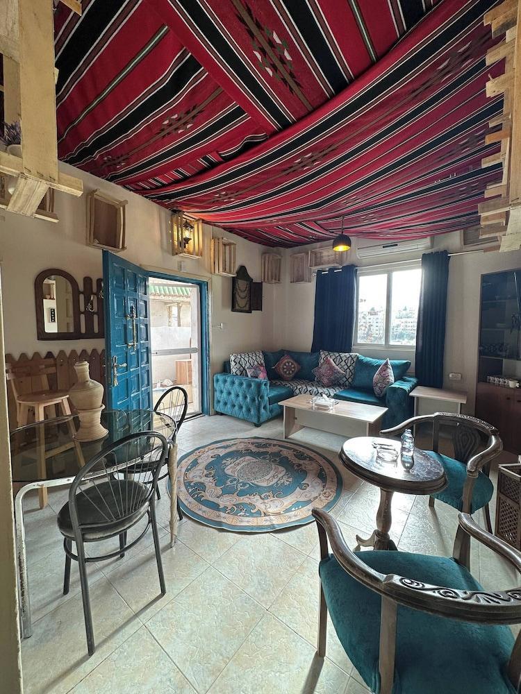 JRE Antica Old Apartment Al-lwebdeh