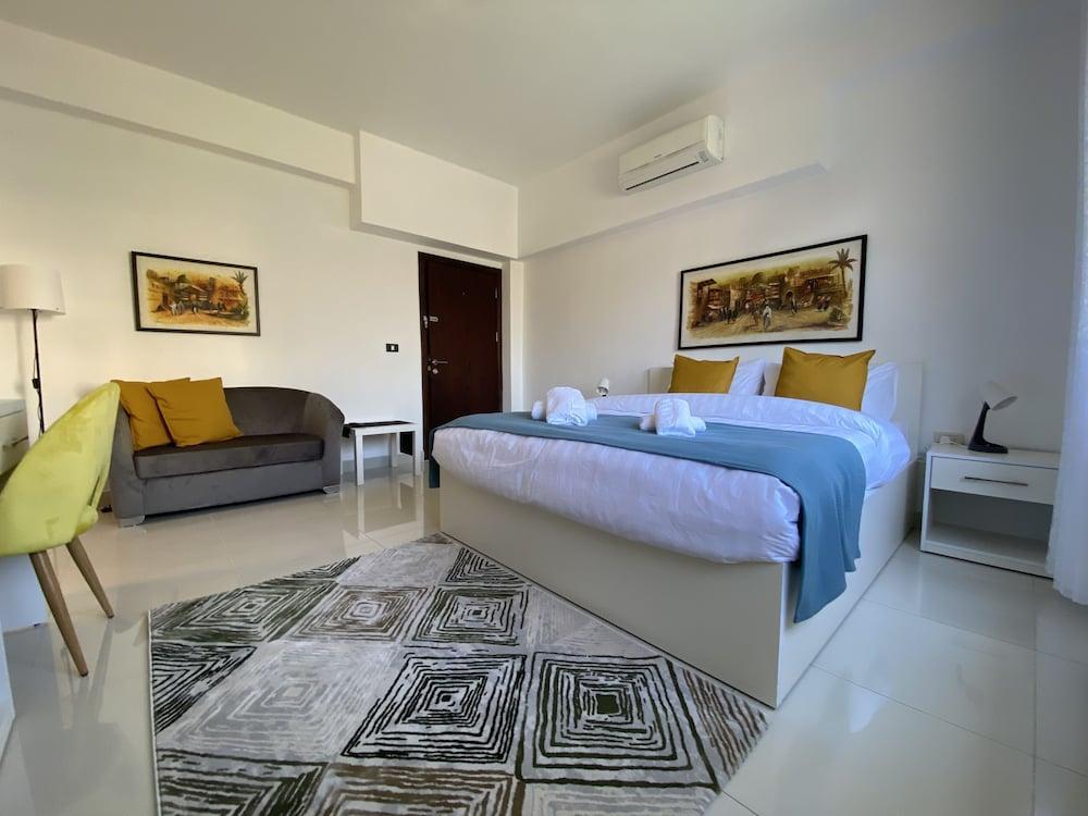 Lemon Tree Residence Room Type - Superior Double Room