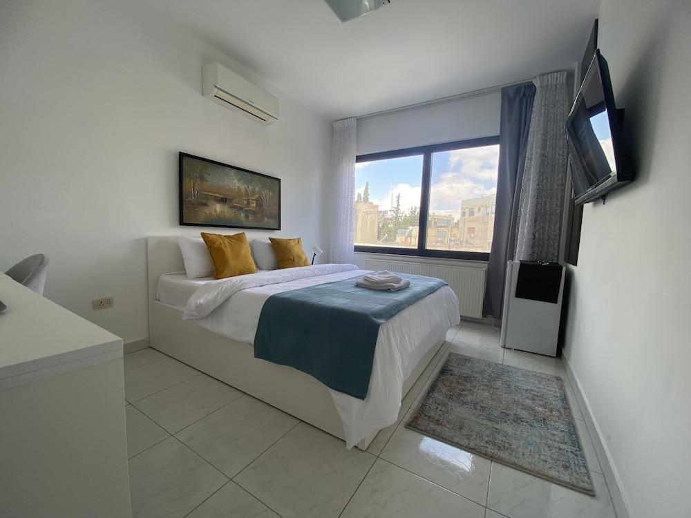 Lemon Tree Residence Room Type - Basic Double Room
