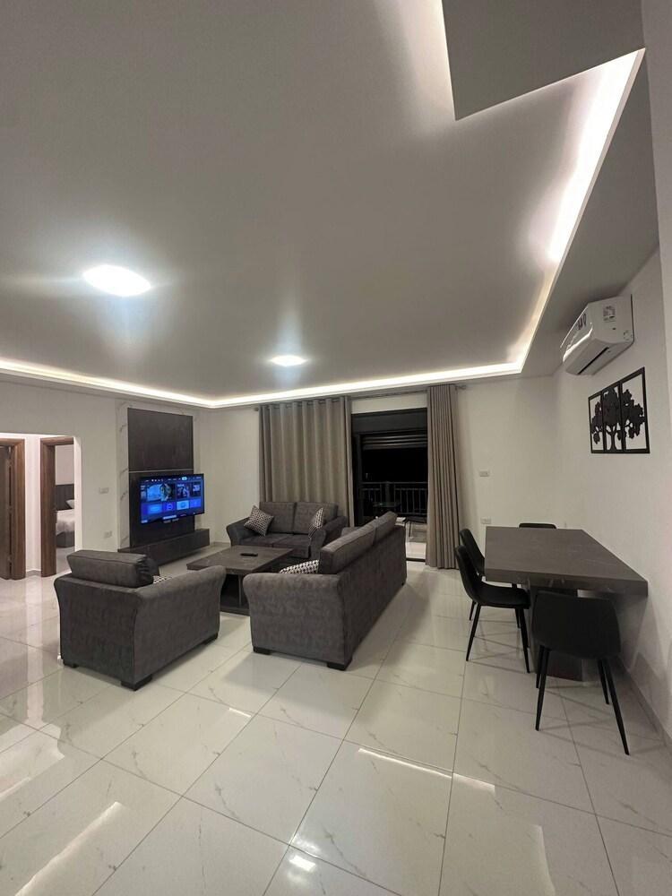 JRE Cozy Home Near All Services 21