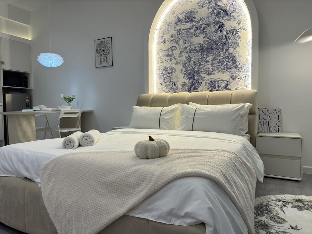 Chambers PWTC By Unimax Room Type - Premium Studio