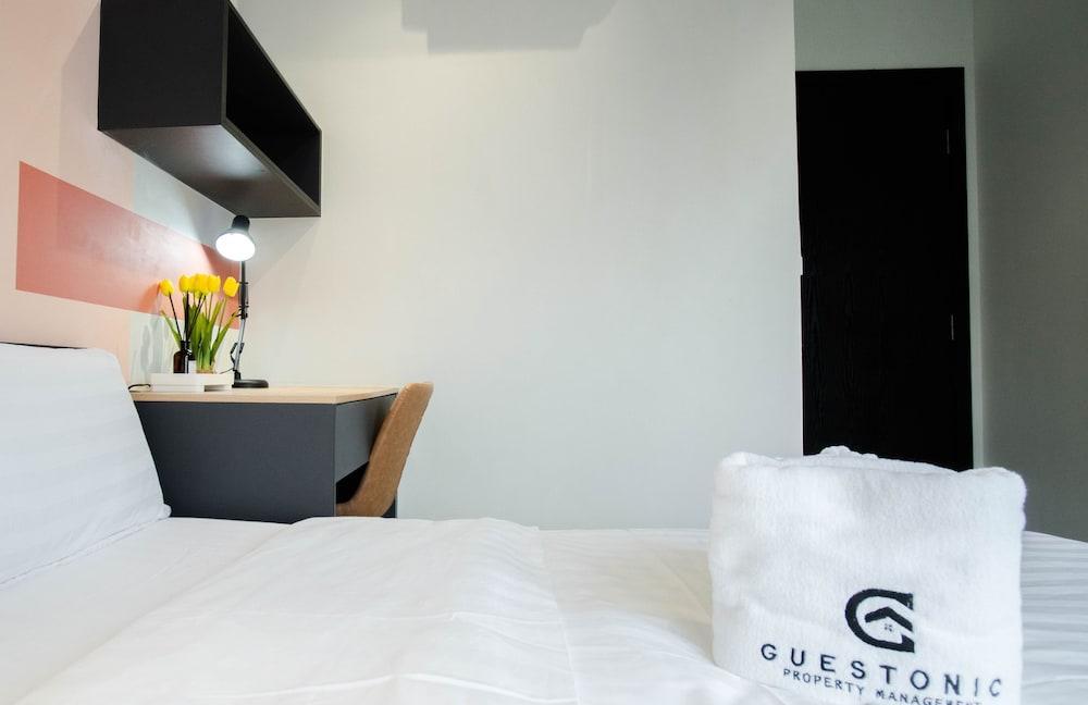Guestonic Neu Suite Cozy Studio - Tap to explore photos