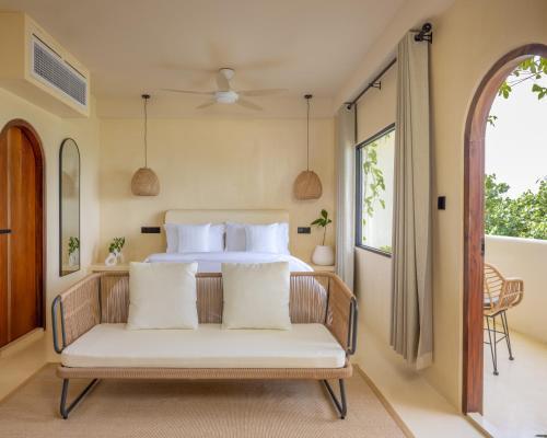 Isla Retreat Room Type - Suite with Sea View