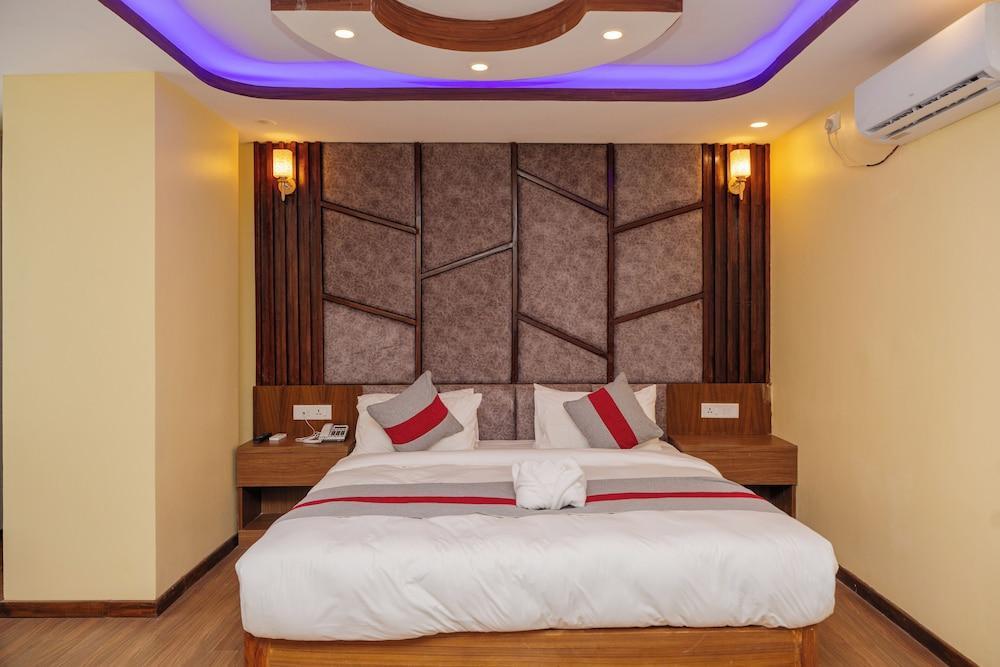 Hotel Royal Airport Room Type - Deluxe Double Room, Mountain View