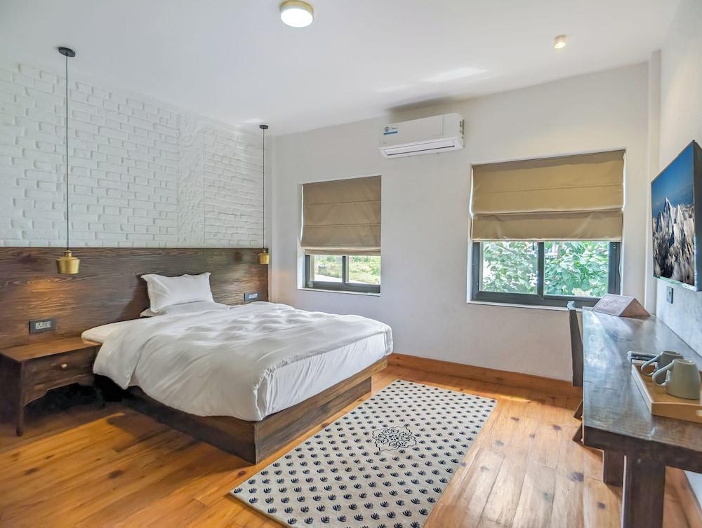 Uma Residence & Suites Room Type - Premium Double Room, 1 Queen Bed, Non Smoking, Valley View