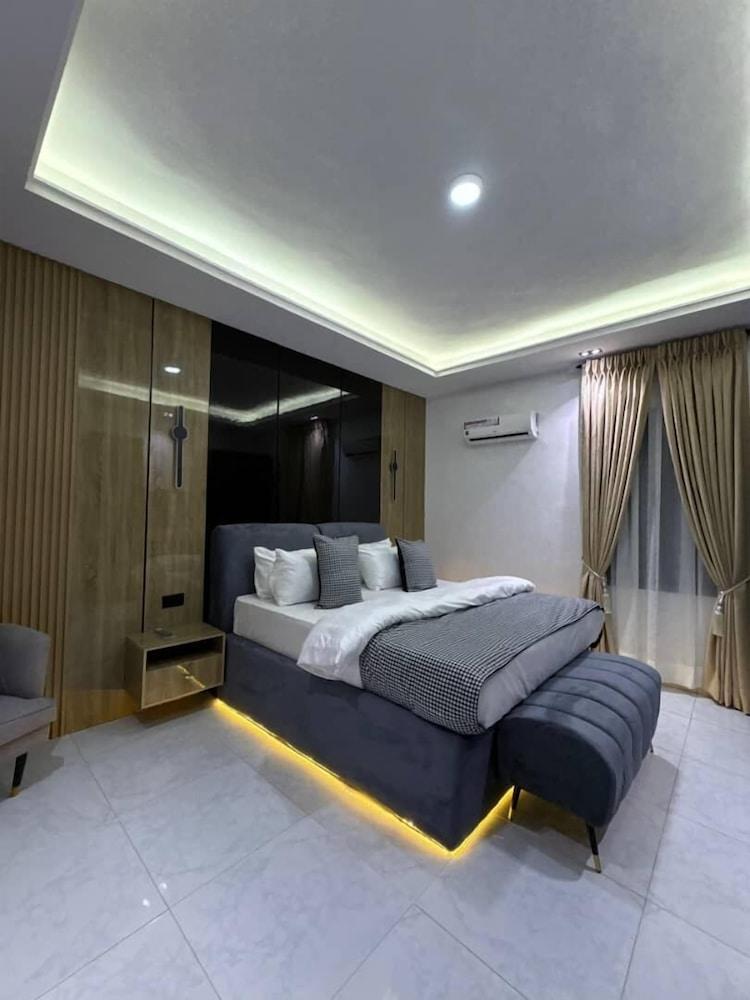 DELIZ HOMES AND HOTEL Room Type - Executive Room