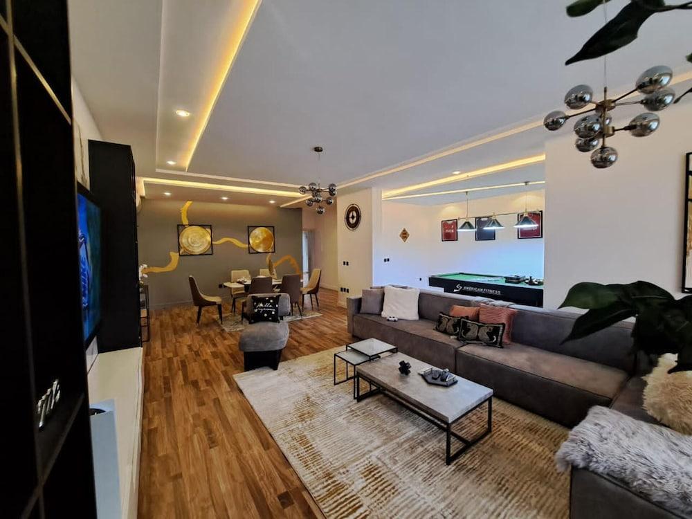 Luxurious Comfort in the Heart of Ikoyi Lagos - Tap to explore photos