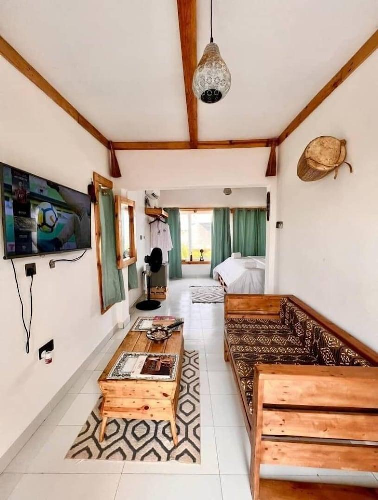Lekki Beach Resort- 1 bed & private pool - Tap to explore photos