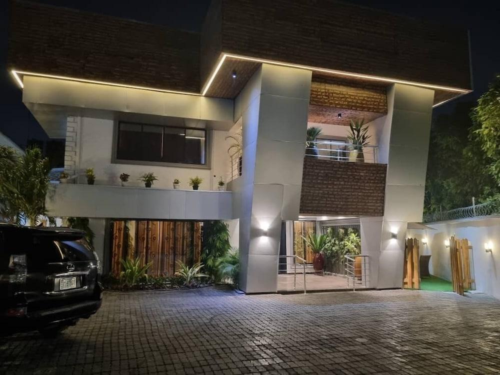 Limewood Villa - Tap to explore photos
