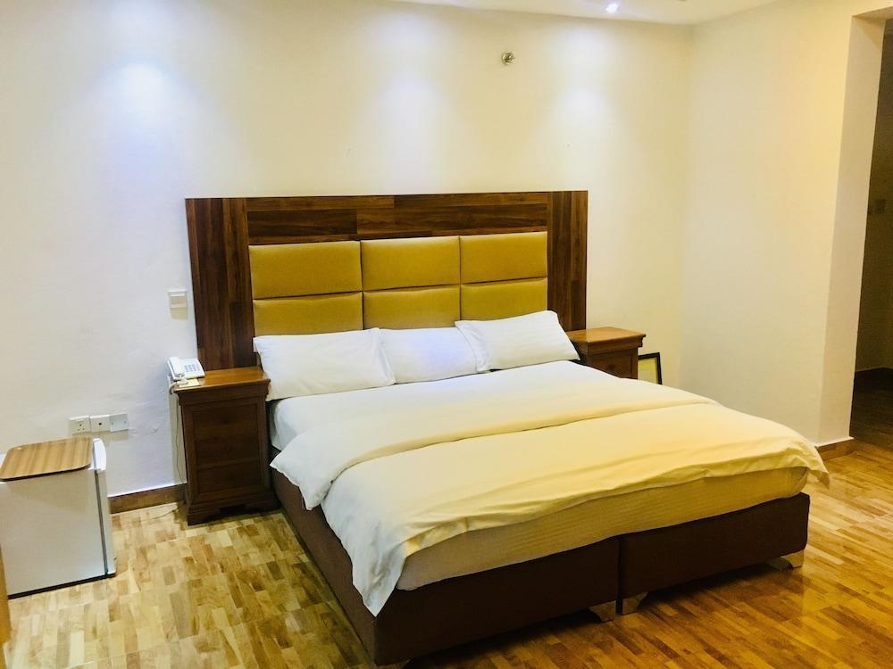 Peninsula Hotel & Towers Room Type - Executive Room