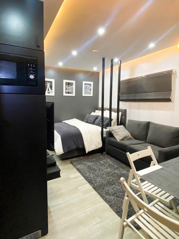 Le Noir Studio Apt Ikoy - Tap to explore photos