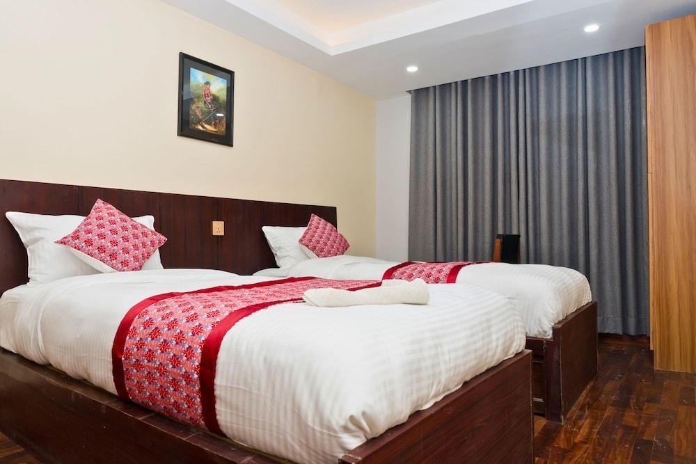 Rightway Hotel & Restaurant Room Type - Deluxe Room