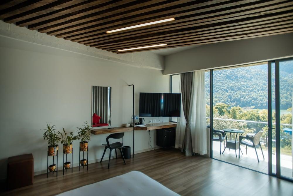 Jade City Hotel Room Type - Superior Double Room, Non Smoking, Lake View