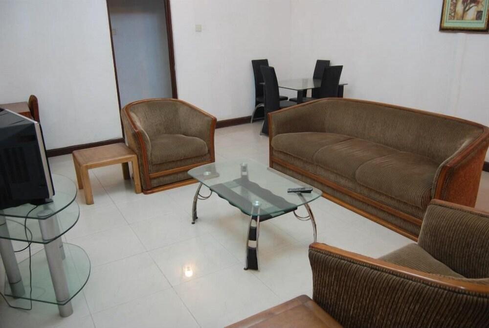 Piccadilly Suites and Luxury Apartment - Tap to explore photos