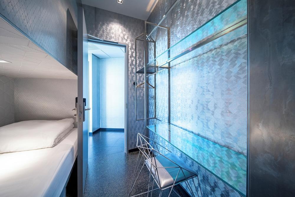 Diamond Capsule Hotel Amsterdam South - Tap to explore photos