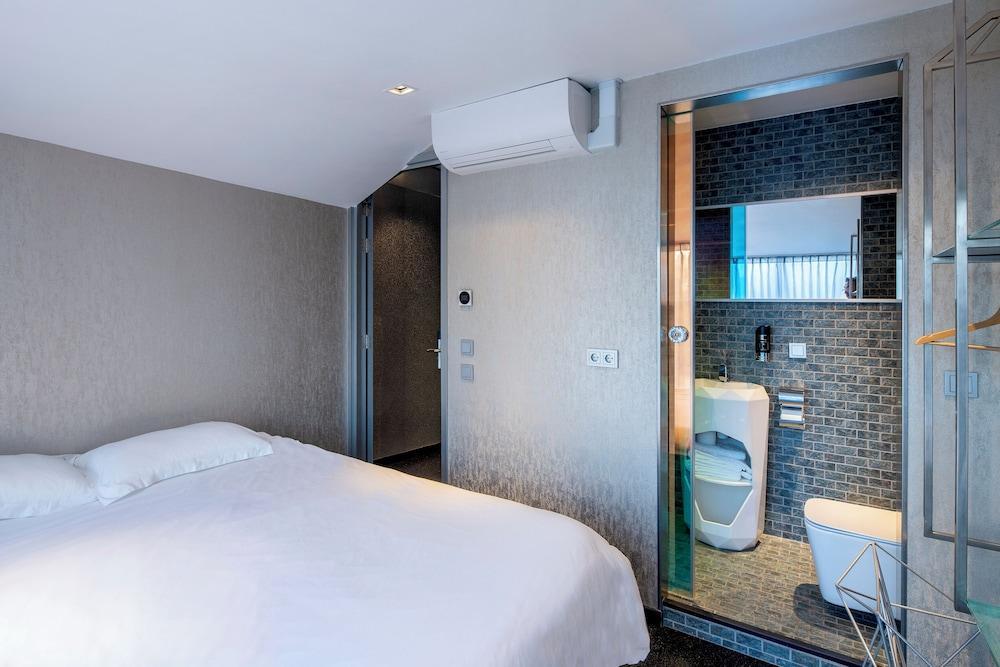 Diamond Capsule Hotel Amsterdam South Room Type - Standard Double Room with Shower And Window Diamond Capsule Hotel Amsterdam South Room Type - Standard Double Room with Shower And Window