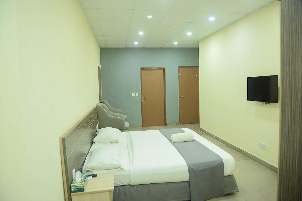 CATE HOUSE AND APARTMENT Room Type - Luxury Room