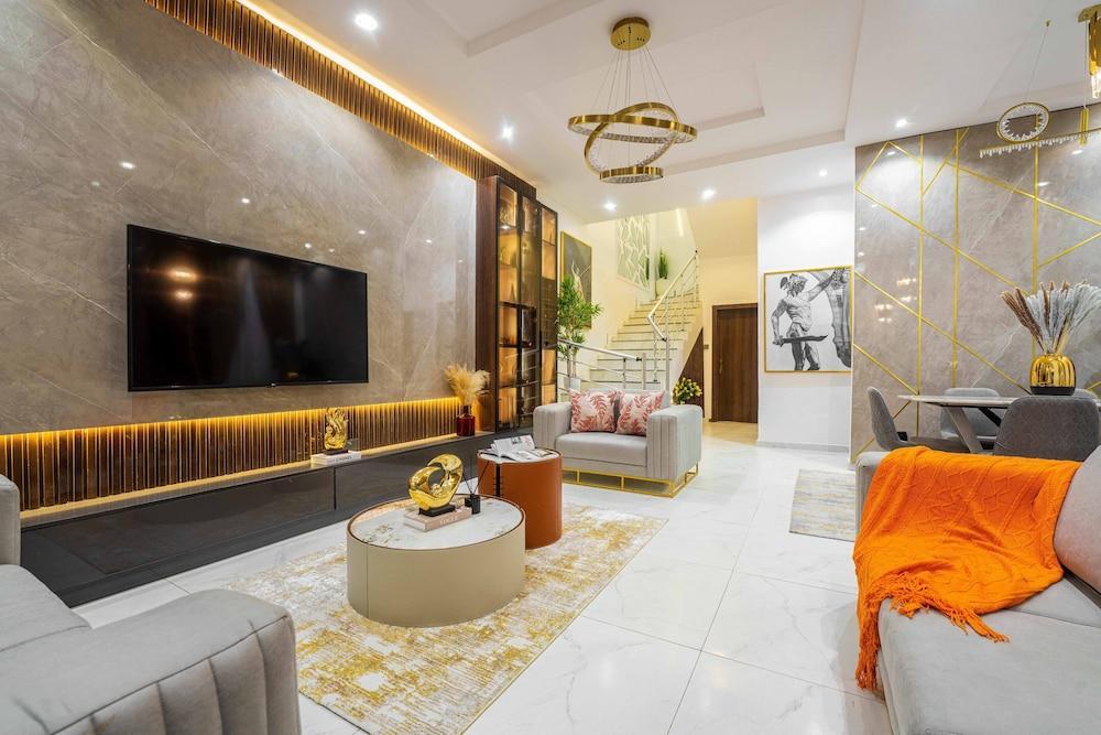 JAYJAY HOMES AND APARTMENT Room Type - Luxury Duplex