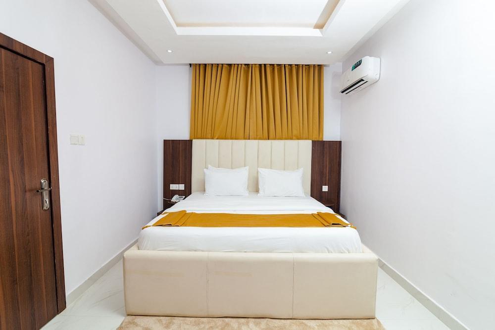 Fifthinn Lekki Room Type - Deluxe Room