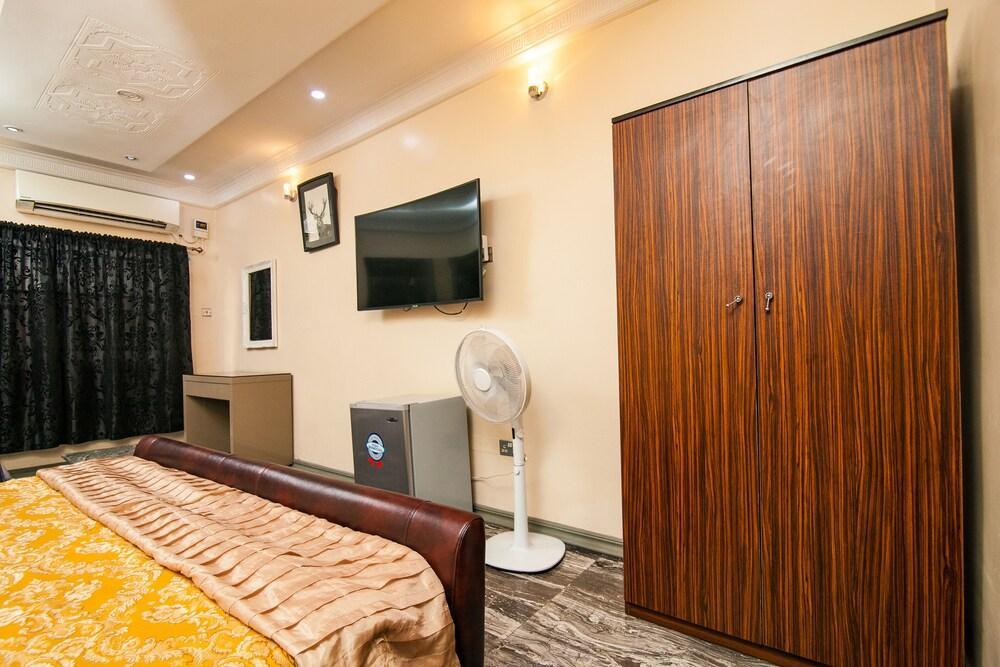 Platinum Inn Gee Hotel Ikoyi - Tap to explore photos