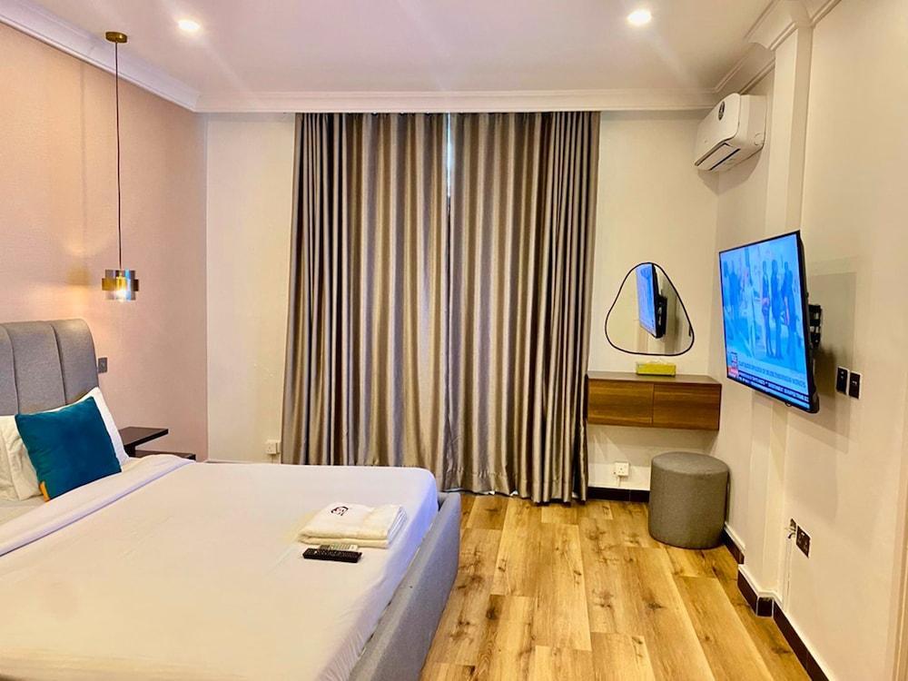 Sunflower Residence Oniru Room Type - Deluxe Room