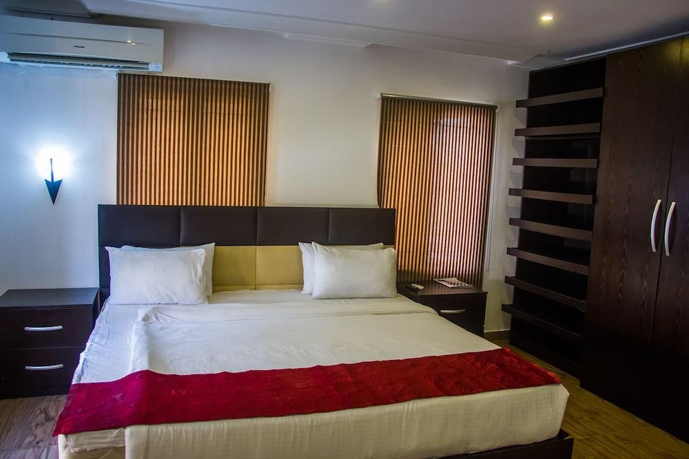The Home Hotel Restaurant & Bar