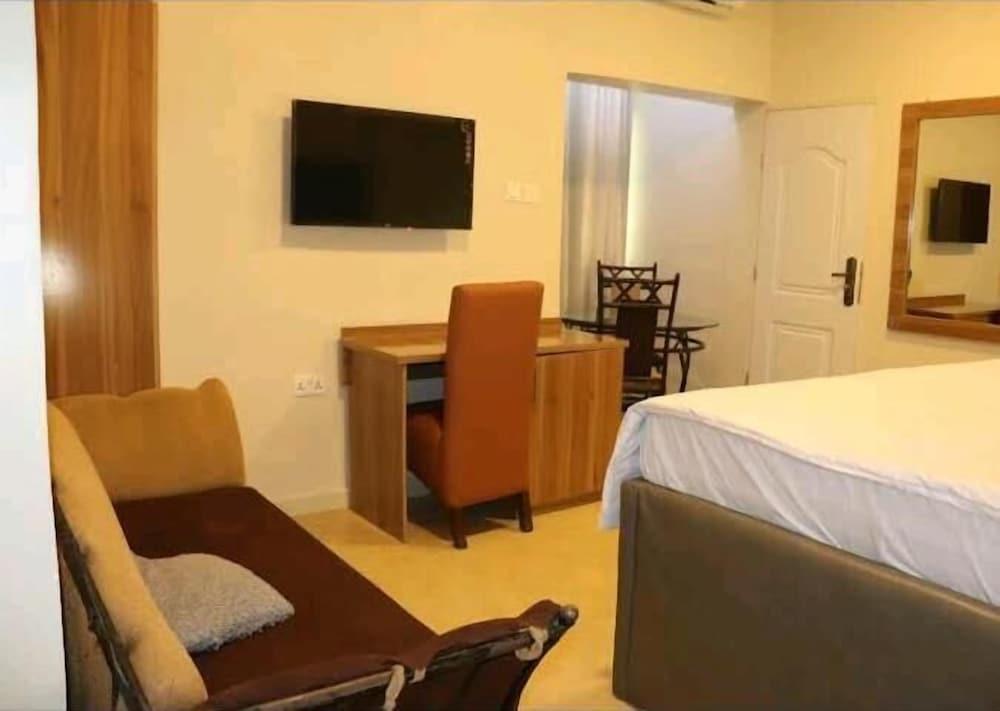 Bronx Suite by Jaynice Homes Lekki Room Type - Luxury Room