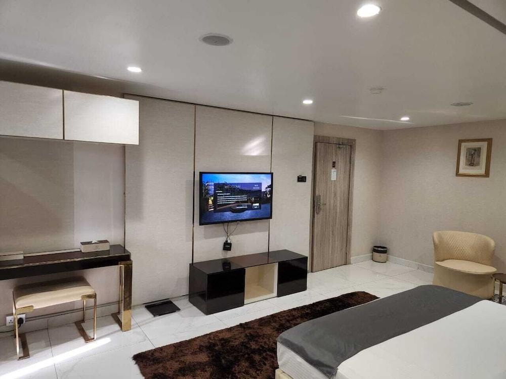 Westine Hotel and Spa Limited Room Type - Business Studio