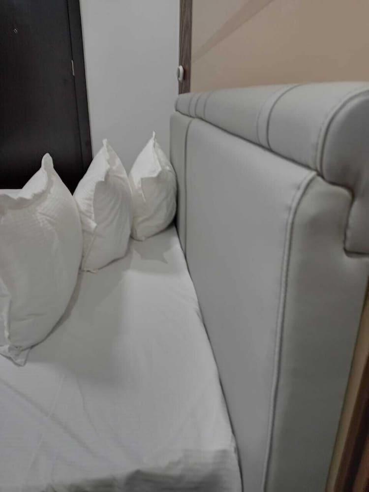 Hotel Thirty Five Room Type - Standard Double Room
