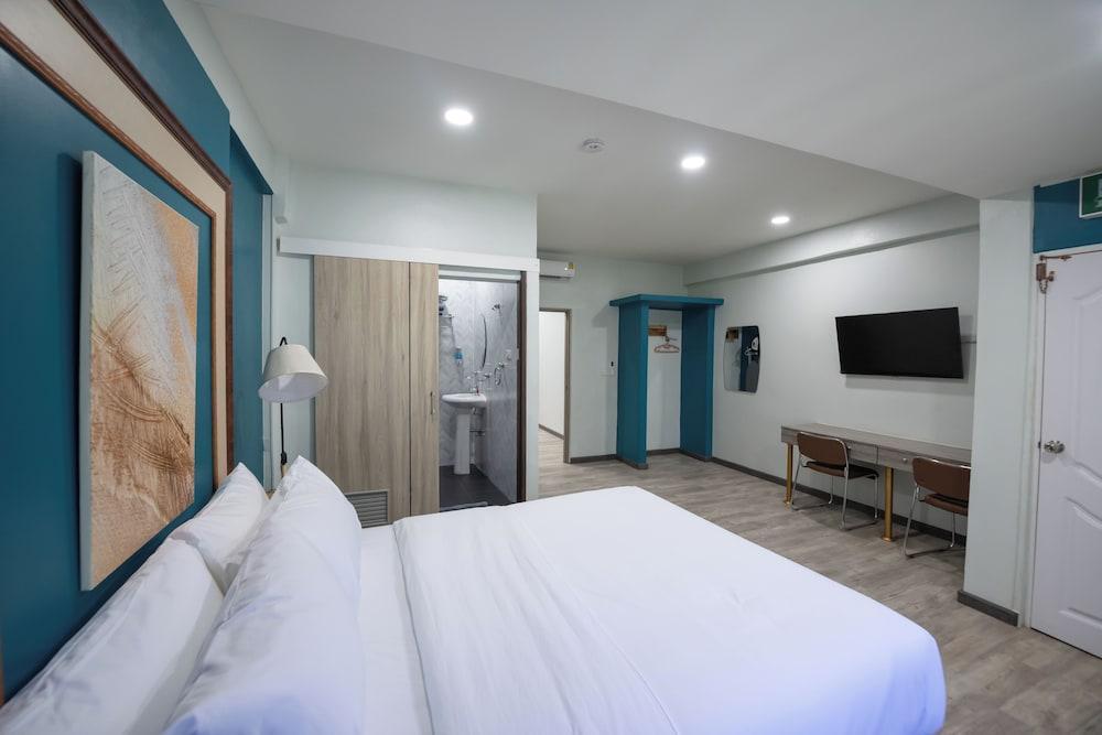 SkyLink Homes - Tap to explore photos