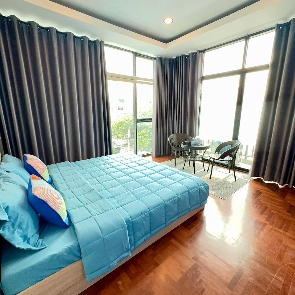 Noc House Room Type - City Room with shared bathroom