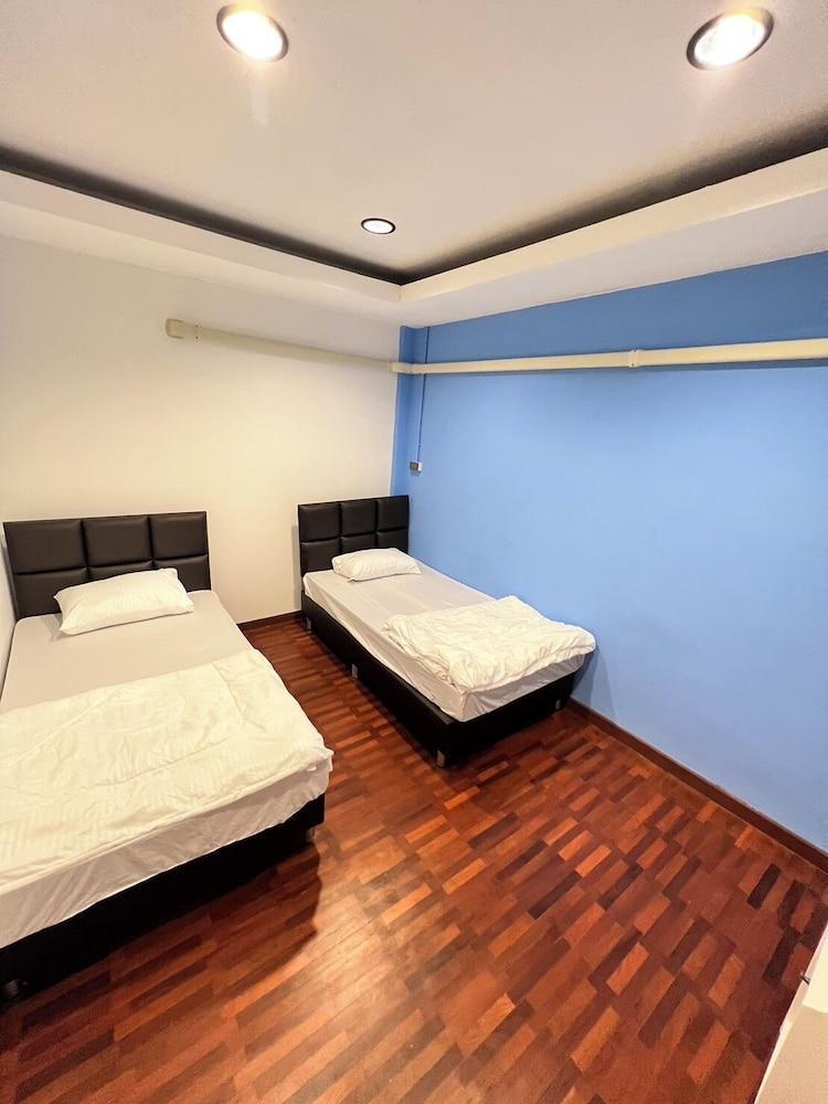 Noc House Room Type - Basic Twin Room with shared bathroom