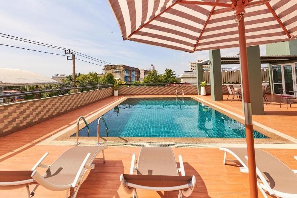 Cozy Don Mueang Hotel