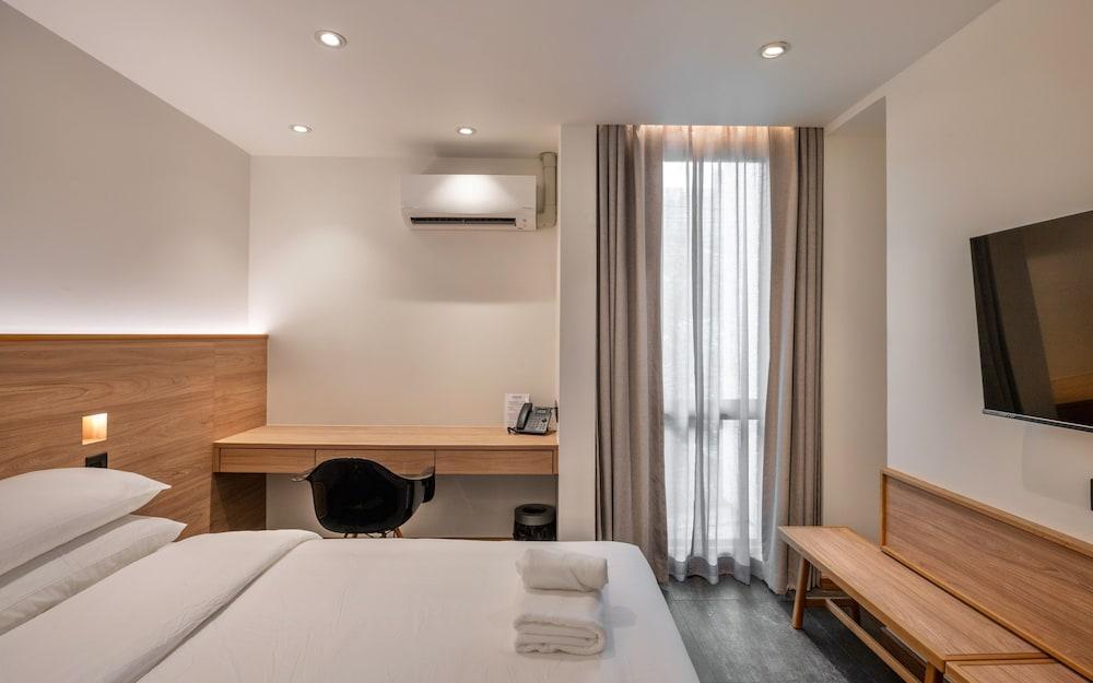 ZEN MASTER HOTEL Room Type - Standard Room, 1 King Bed, Private Bathroom, City View