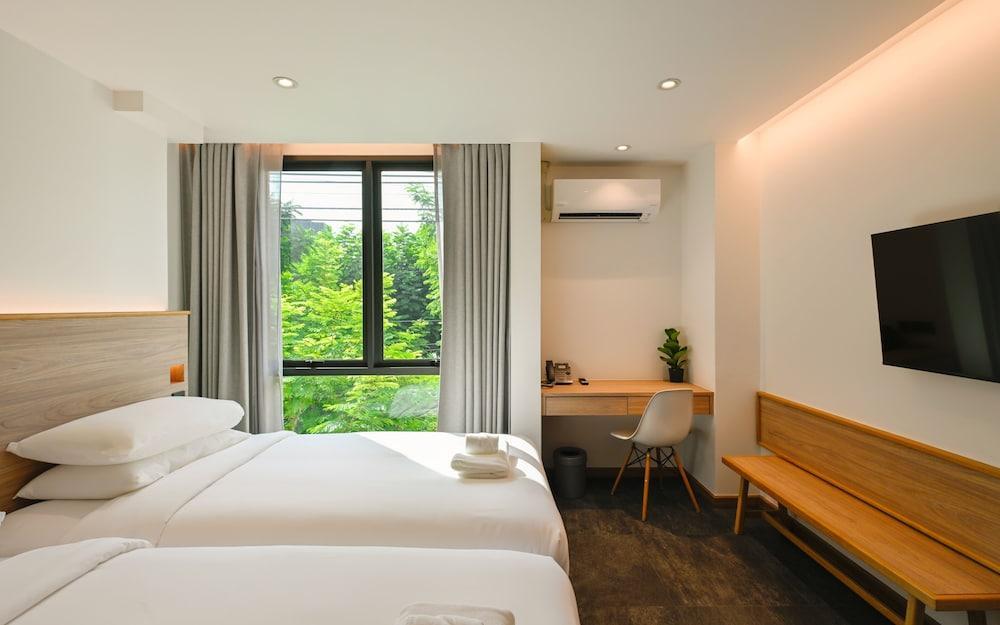ZEN MASTER HOTEL Room Type - Standard Room, 2 Twin Beds, Private Bathroom, City View