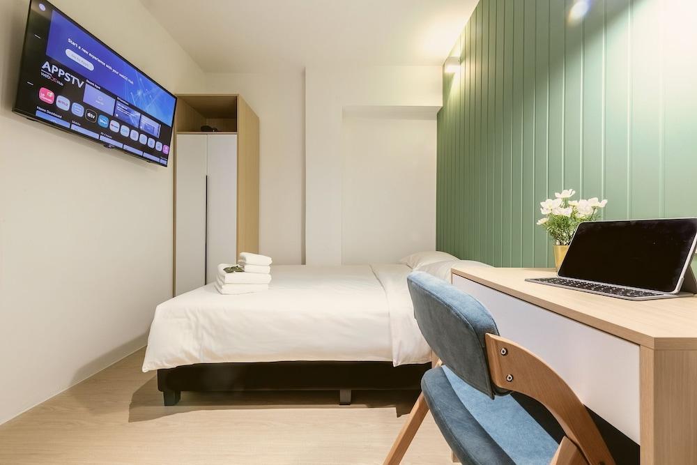 Hmlet Essentials Kallang Room Type - Superior Studio, No Windows