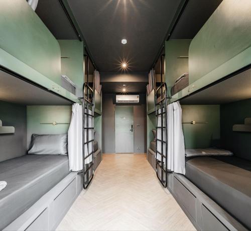 Cher Hostel Bangkok Room Type - Single Bed in Mixed Dormitory Room