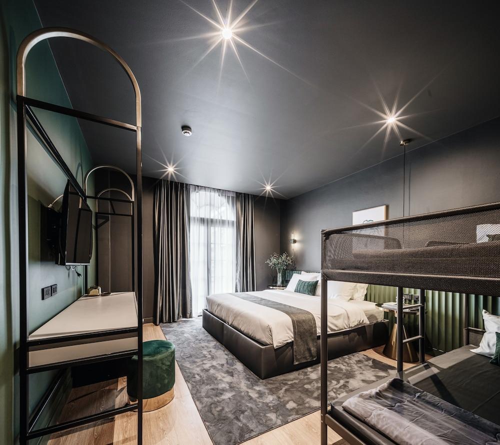 Cher Hostel Bangkok Room Type - Family Quadruple Room