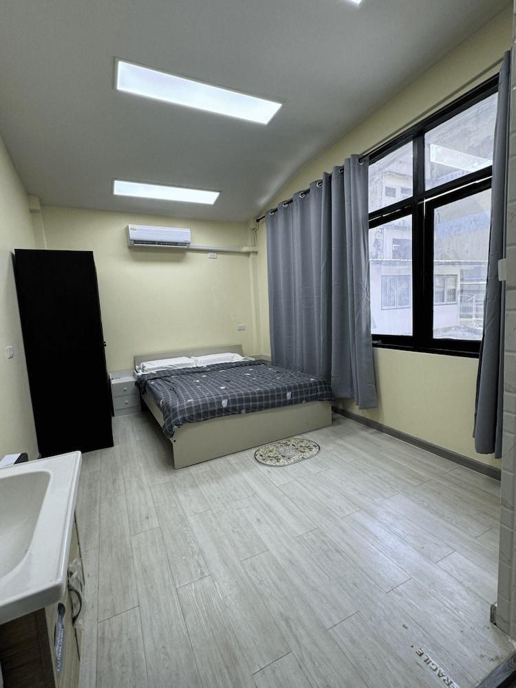First Villa Life Hostel Room Type - Basic Room, 1 Queen Bed