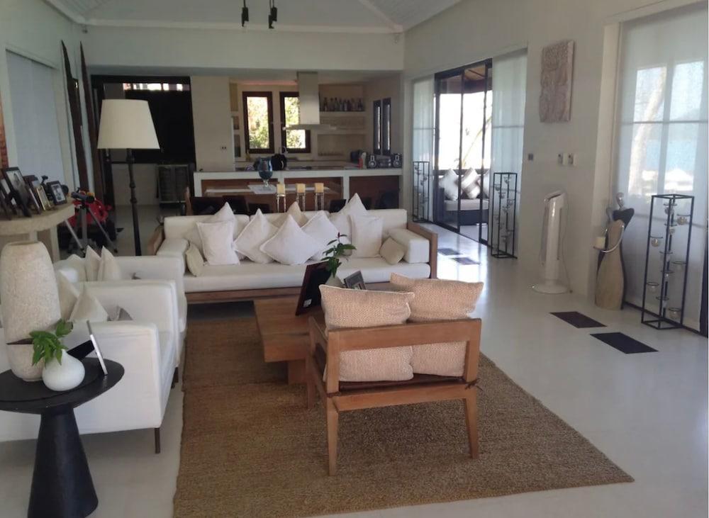 Baan Panwa Private Vacation Villae - Tap to explore photos