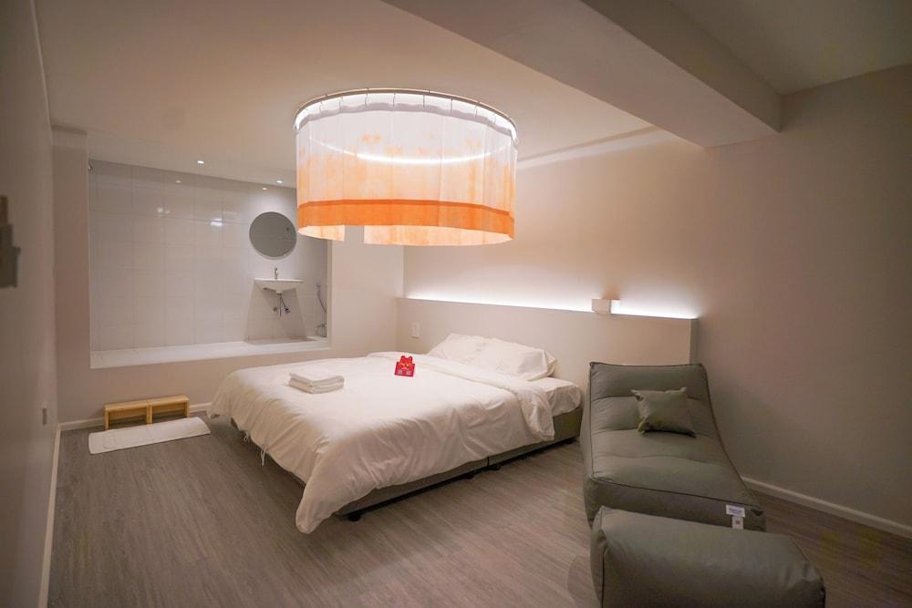 ABC Bangkok RCA Room Type - Deluxe Studio Suite