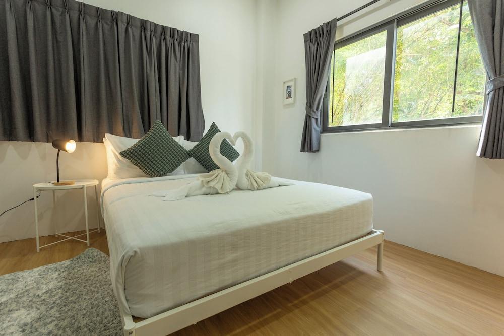 Unbelievable Property Great Sea views - Tap to explore photos