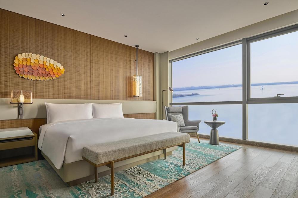 Hyatt Regency Shanghai Lingang Room Type - Suite, 1 King Bed, Lake View
