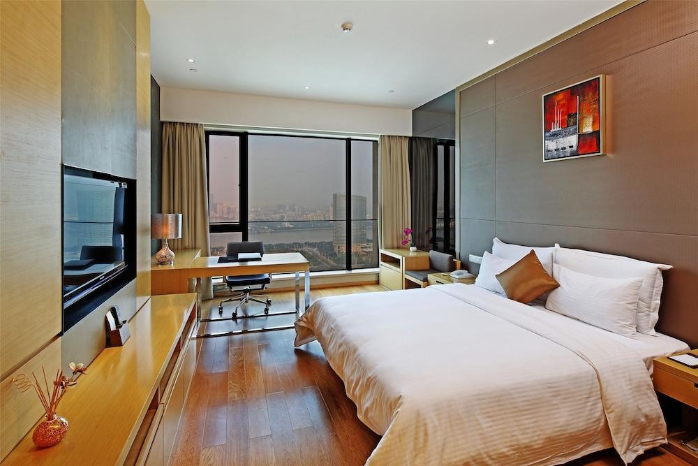 Y.S Pazhou Poly Apartment - Tap to explore photos